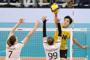 Bích Tuyền (10) trong một pha tấn công trận chung kết AVC Challenge Cup 2024. Ảnh: AVC