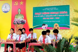 Trường THCS Nhơn Hội tổ chức hoạt động ngoại khóa tuyên truyền về tác hại của thuốc lá và thuốc lá điện tử.