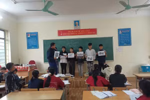 Tiết học giáo dục kỹ năng sống lồng ghép tuyên truyền tác hại của thuốc lá tại Trường THCS Leng Su Sìn.