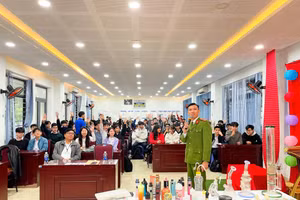 Trường THPT Sơn Trà tổ chức tuyên truyền phổ biến pháp luật về phòng, chống ma túy và phòng chống thuốc lá, thuốc lá điện tử cho học sinh. Ảnh: NTCC