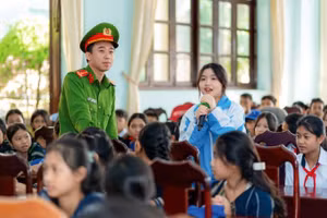 Một buổi tuyên truyền, phòng, chống tác hại ma túy, thuốc lá điện tử cho học sinh Trường THCS Tân Thượng, tỉnh Lâm Đồng.