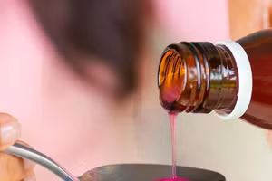 Trên thị trường có nhiều thuốc paracetamol dành cho trẻ em. Ảnh minh họa: Kingdomofbaby