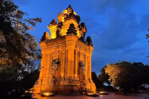 Di tích quốc gia đặc biệt Tháp Nhạn.