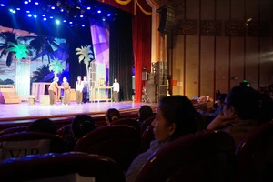 Khán giả tới thưởng thức Liên hoan Tuồng và dân ca kịch toàn quốc – 2025 được trở lại Hà Nội sau khoảng 30 năm. Ảnh: Hoàng Anh