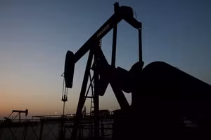 Ông Donald Trump tin rằng sẽ đưa ngành khai thác dầu Mỹ vượt mặt Nga.