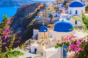 Hàng trăm trận động đất nhỏ ở Santorini đã làm dấy lên lo ngại về một vụ phun trào núi lửa.