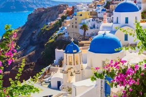 Hàng trăm trận động đất nhỏ ở Santorini đã làm dấy lên lo ngại về một vụ phun trào núi lửa.