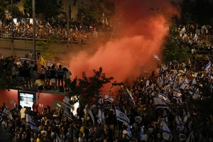 Biểu tình khắp Tel Aviv sau vụ các con tin Israel thiệt mạng.