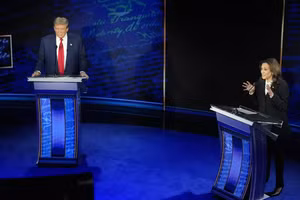Ông Donald Trump và bà Kamala Harris đã đối đầu trên ABC News vào tối thứ Ba lần đầu tiên kể từ khi bà Harris tham gia cuộc chạy đua bầu cử Tổng thống Mỹ.