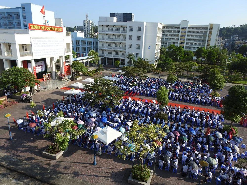 Trường THPT chuyên Hạ Long sáng 5/9/2022.