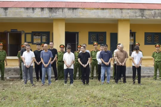 Công an Quảng Trị khởi tố 16 bị can liên quan đường dây tổ chức đánh bạc. Ảnh: Quang Văn