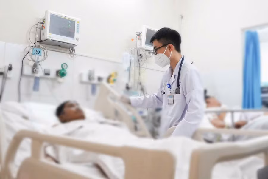 Bệnh nhân T. qua cơn nguy kịch và tiếp tục điều trị. 