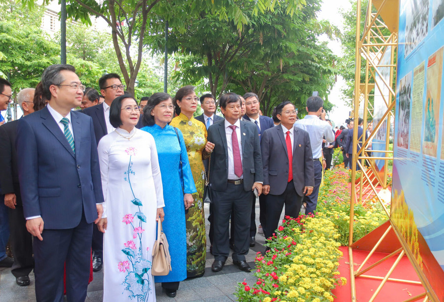 TPHCM tổ chức triển lãm với chủ đề “Báo chí cách mạng Việt Nam - Một thế kỷ đồng hành cùng dân tộc”. 1000134991.jpg