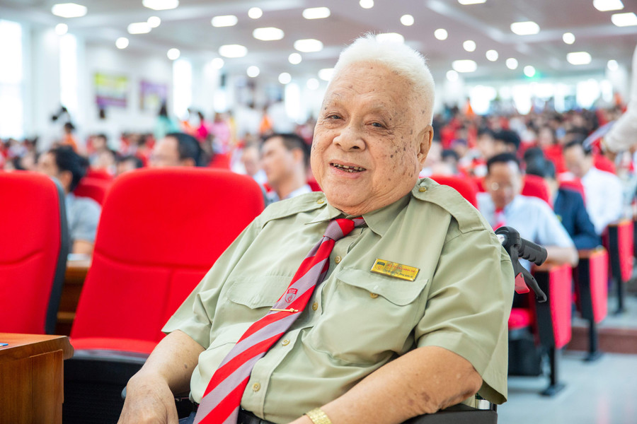 Không chỉ là một nhà khoa học uyên bác, thầy Thì còn là một tác giả có nhiều công trình nghiên cứu. 1000131771.jpg