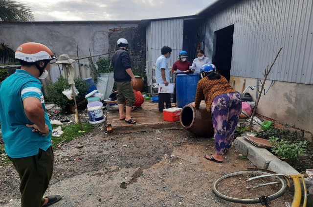 HCDC hướng dẫn người dân thực hiện các biện pháp xử lý vật chứa nước. sot-xuat-huyet.png