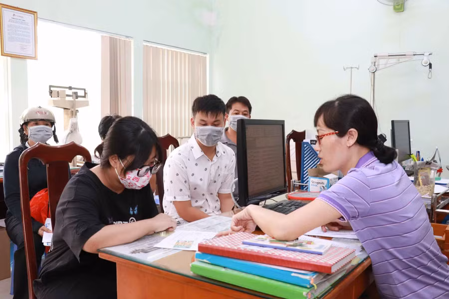 Học sinh đăng ký học nghề tại Trường Cao đẳng Lý Tự Trọng (TPHCM). 
