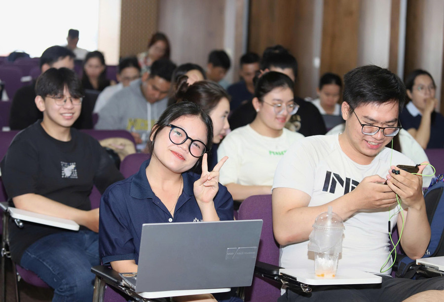 Sinh viên Trường Đại học Hoa Sen tham gia tọa đàm. 