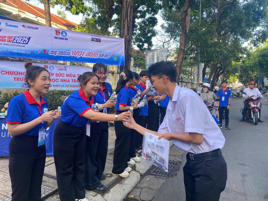 Điểm thi Trường THPT Lý Tự Trọng có 27 phòng thi, 648 thí sinh. cf6663ea5c3aeb64b22b.jpg