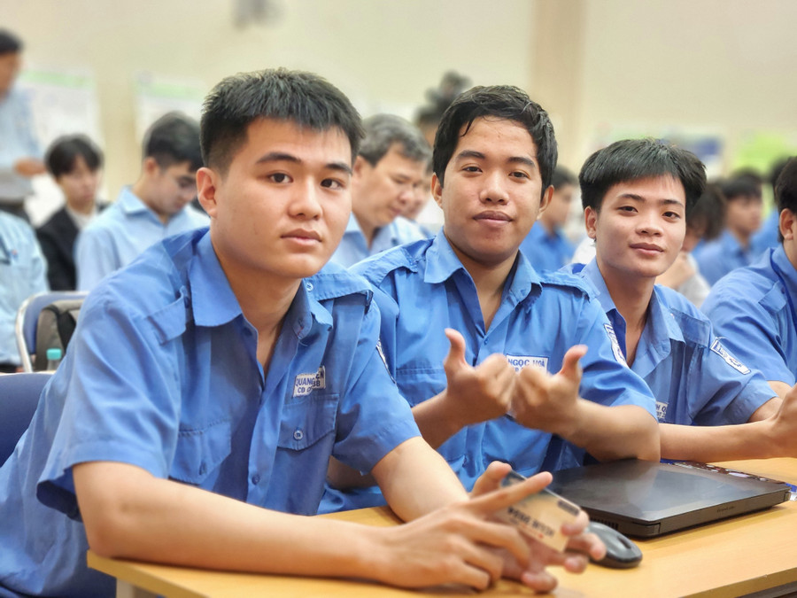 Sinh viên Trường CĐ Kỹ thuật Cao Thắng tại chương trình.