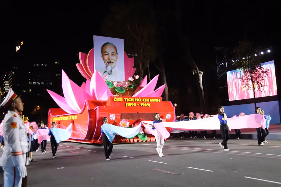 Đây là lần tổng hợp luyện diễu binh, diễu hành lần 2 trước khi bước vào sơ duyệt cấp Nhà nước vào ngày 25/4 và tổng duyệt toàn bộ vào ngày 27/4.