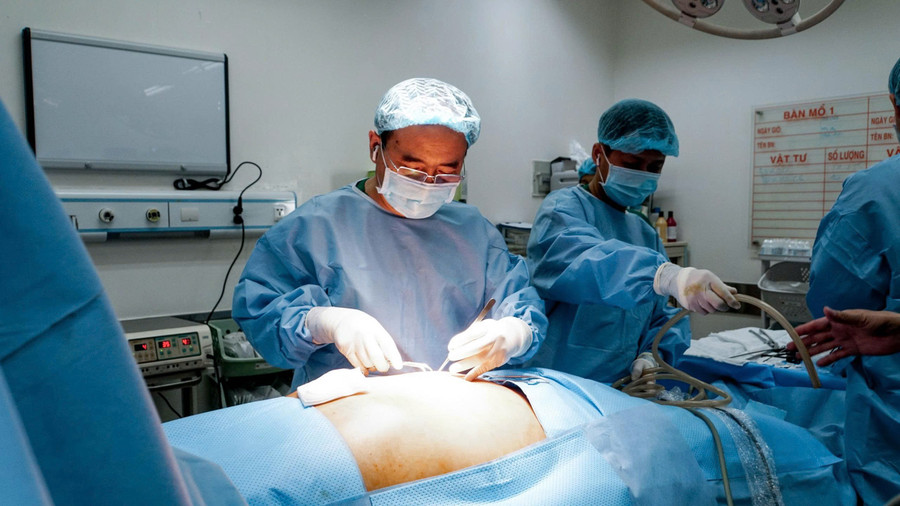 Ca phẫu thuật kéo dài 5 tiếng. (Ảnh: BVCC)