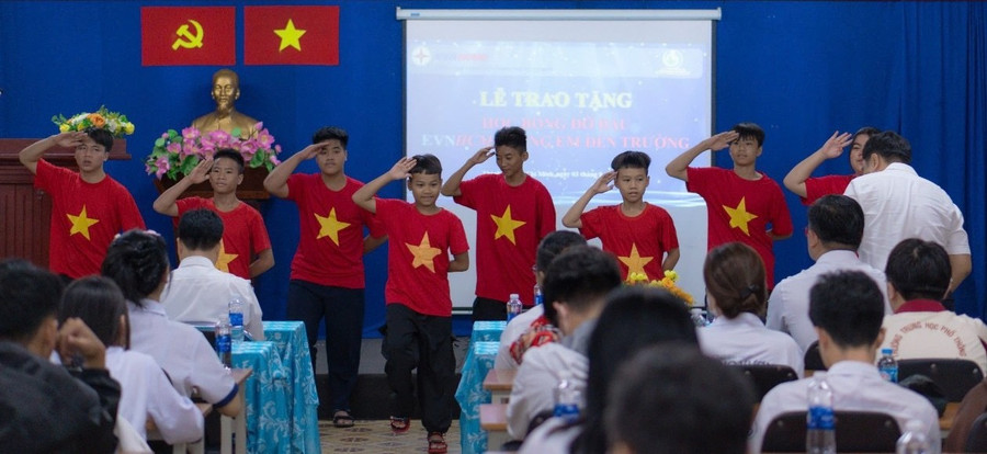 Tiết mục văn nghệ của các em nhỏ đến từ Trung tâm Công tác Xã hội Giáo dục dạy nghề thiếu niên TPHCM. ab935eacc3b648e811a7-1.jpg