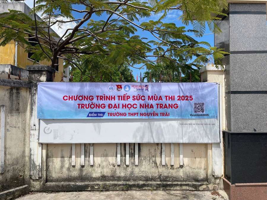 Khu vực tiếp sức mùa thi tại điểm thi Trường THPT Nguyễn Trãi. d7c17ecd39058e5bd714.jpg