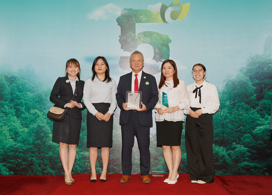 Acecook Việt Nam được vinh danh “Top 50 doanh nghiệp phát triển bền vững tiêu biểu 2025”. hinh-1-3.jpg