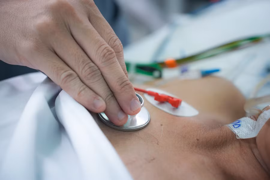 Hội chứng "trái tim tan vỡ" là tình trạng ngắn hạn khi một số cơ tim yếu đi nhanh chóng. (Ảnh: BVCC)