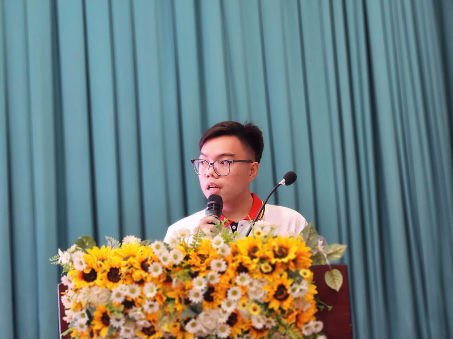 Sinh viên Thái Chánh Đạt - Y2023 phát biểu tại buổi gặp gỡ. z7144858947140-3ee5a500f46fc62bec0432d2e88d2b27.jpg