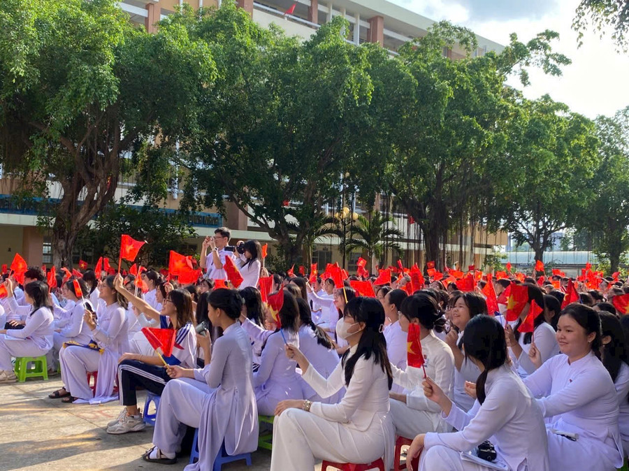 Học sinh Trường THPT chuyên Trần Văn Giàu. 57633d54174c9c12c55d-1.jpg