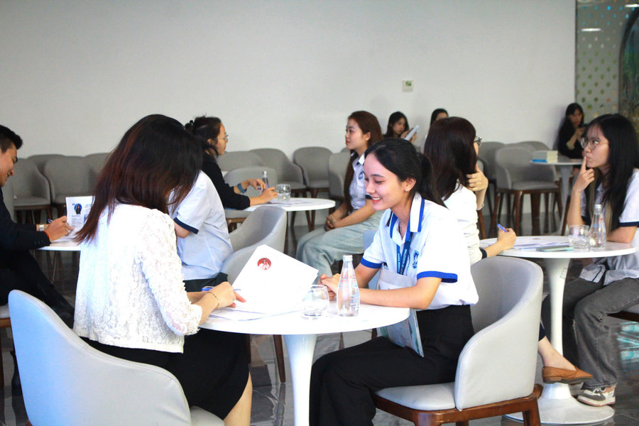 Ngày hội tư vấn tuyển sinh. ufm-tu-van-tuyen-sinh-4.jpg