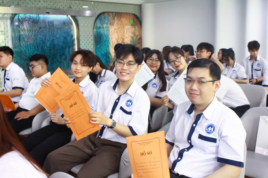 Nhà trường hợp tác doanh nghiệp tổ chức các buổi đào tạo thực tiễn. ufm-tu-van-tuyen-sinh.jpg
