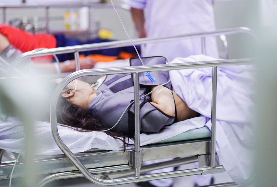 Hai nạn nhân sống sót đang được điều trị tích cực tại Bệnh viện Nhân dân Gia Định.