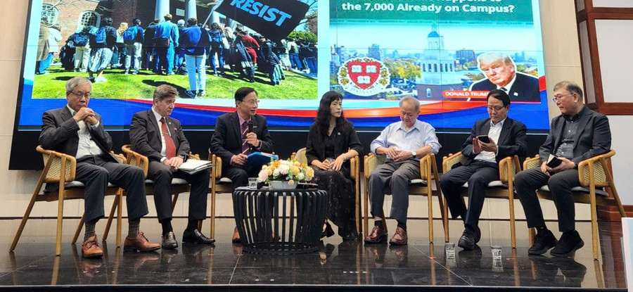 Seminar tiền hội thảo với chủ đề “Những vấn đề cấp bách của khoa học và giáo dục trong bối cảnh hiện nay”.