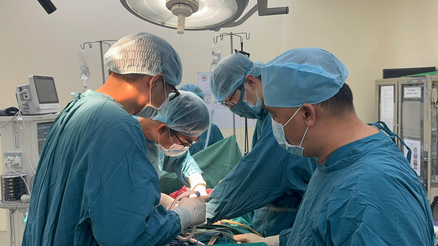 Sau 3 tuần đặt ống thông tiểu để cố định và làm lành vết mổ, bệnh nhân K. có thể tự đi tiểu.