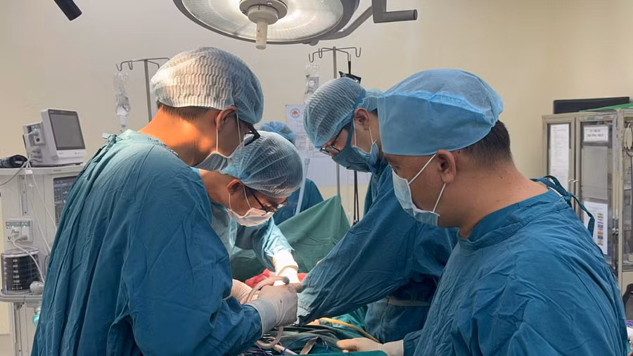 Sau 3 tuần đặt ống thông tiểu để cố định và làm lành vết mổ, bệnh nhân K. có thể tự đi tiểu.