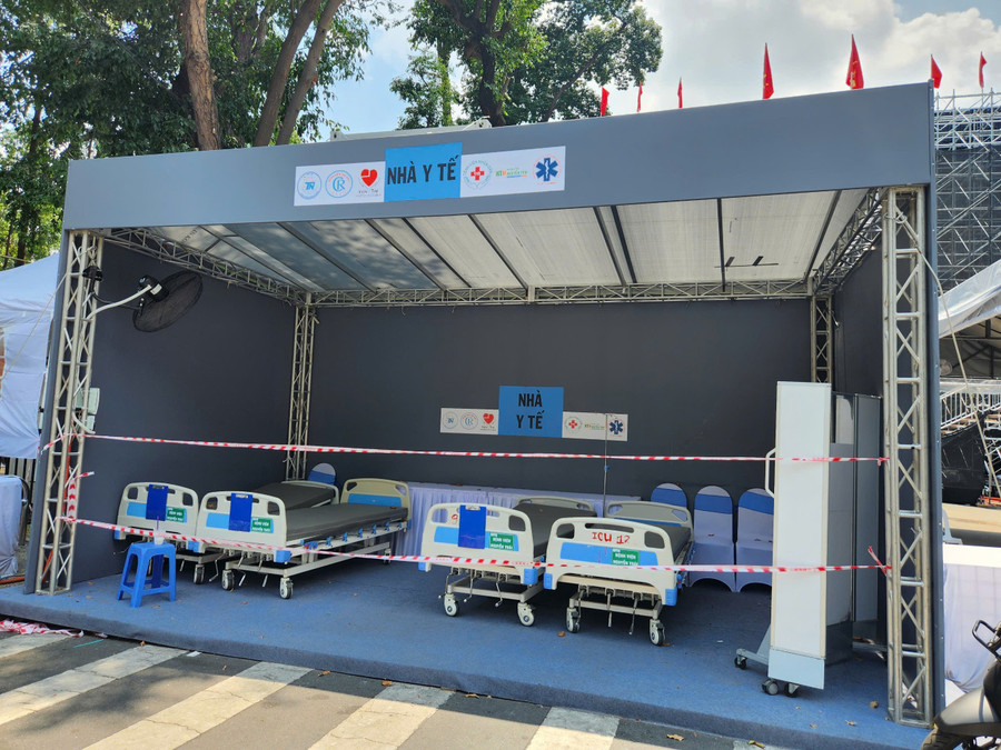 Nhà Y tế tại khu tổ chức lễ 30/4. 1000128757.jpg