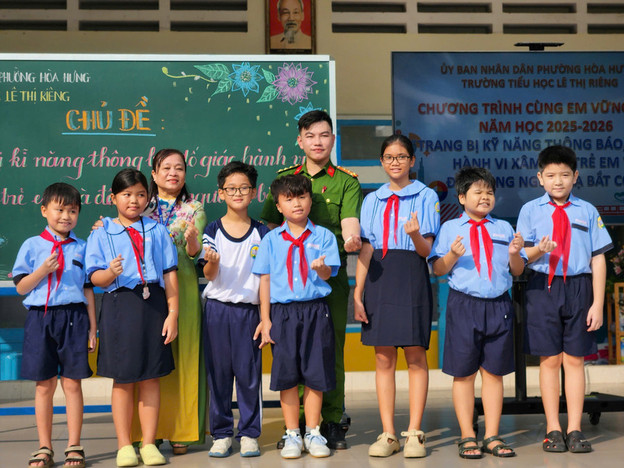 z7110573630574-2c9641ed9a07285fba2d29dfb2cefb17.jpg?w=900