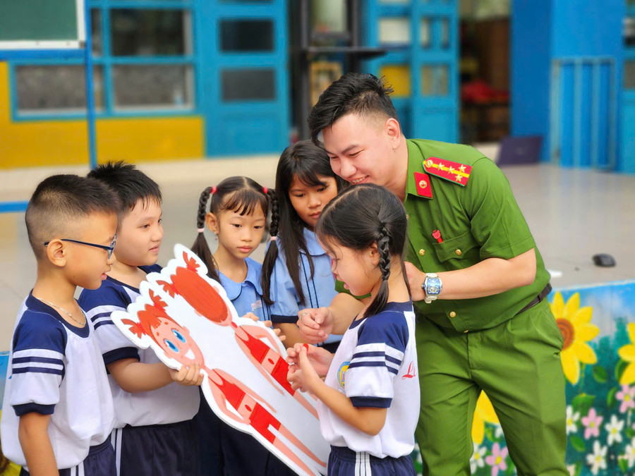 Đại úy Nguyễn Anh Quân, Báo cáo viên Phòng Cảnh sát Hình sự Công an TPHCM.