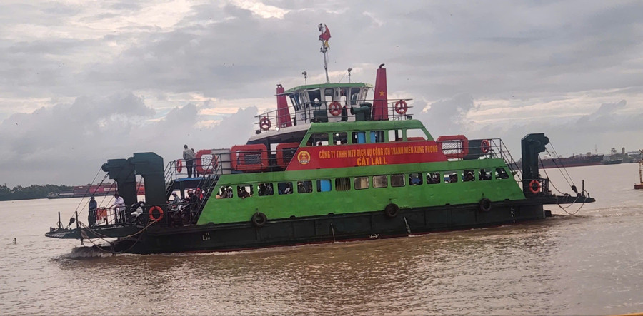 Phà Bình Khánh là tuyến giao thông duy nhất hiện nay nối trung tâm TPHCM với huyện Cần Giờ. z7179091784265-bdb0e3e41690ad58eb3d2ed22bd2aec6-7663.jpg