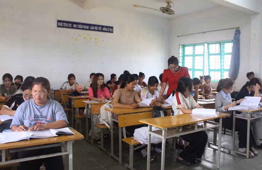 Học sinh Trường THCS - THPT Nguyễn Văn Linh (huyện Thuận Nam, Ninh Thuận) trong giờ học.