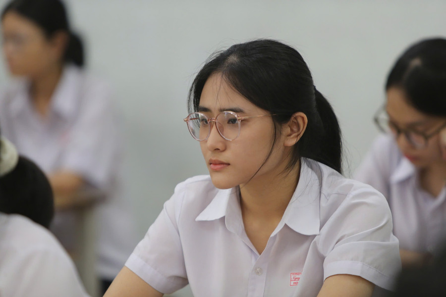 Thí sinh tại điểm thi Trường THCS Thái Nguyên. (Ảnh: X.N) 2ed5b8cd4a05fd5ba414.jpg
