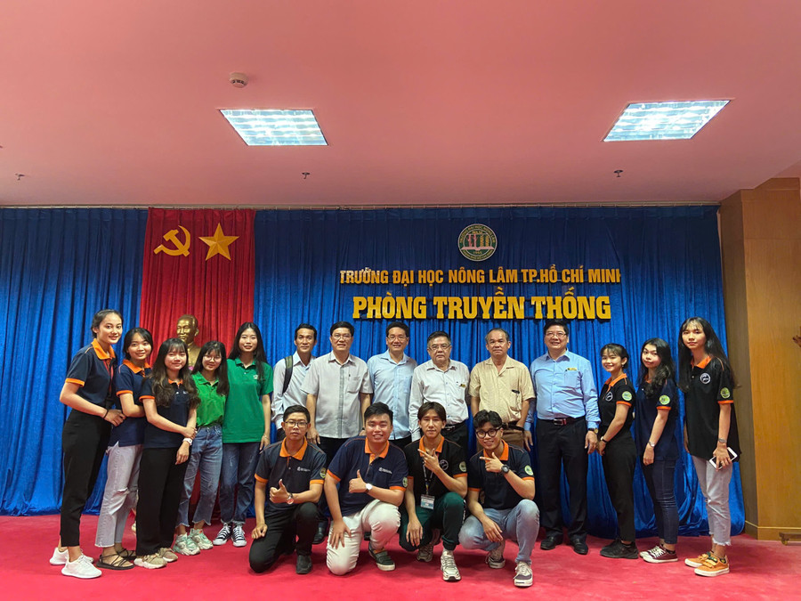 Đại diện các doanh nghiệp lớn ghé thăm Trường Đại học Nông Lâm TPHCM. z7313753806200-5666540184b56341487e5fe22196b149.jpg