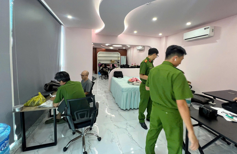 Cơ sở thẩm mỹ "chui" thu lợi bất chính. 