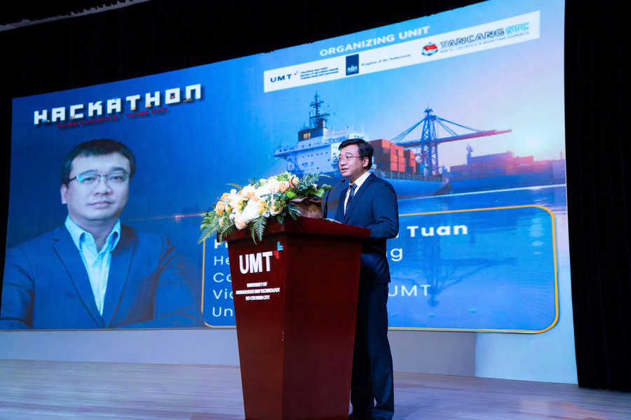 TS Nguyễn Cảnh Tuấn - Phó Hiệu trưởng UMT, phát biểu tại sự kiện. 