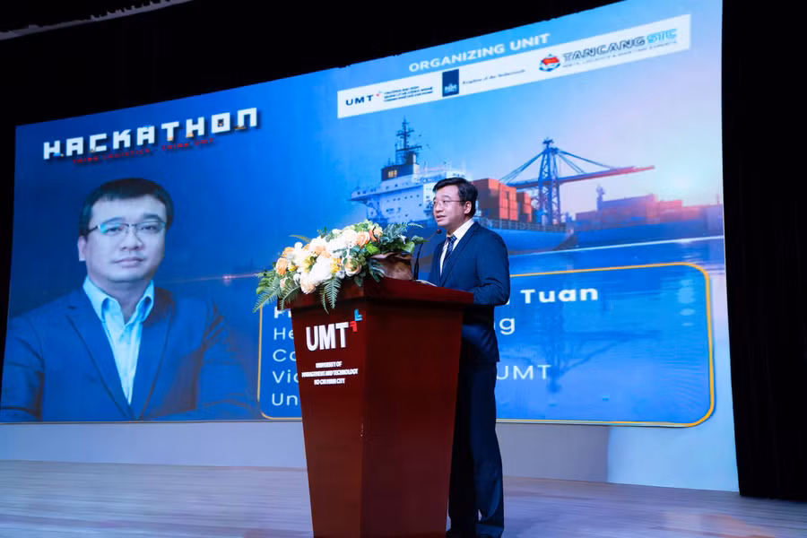 TS Nguyễn Cảnh Tuấn - Phó Hiệu trưởng UMT, phát biểu tại sự kiện. 