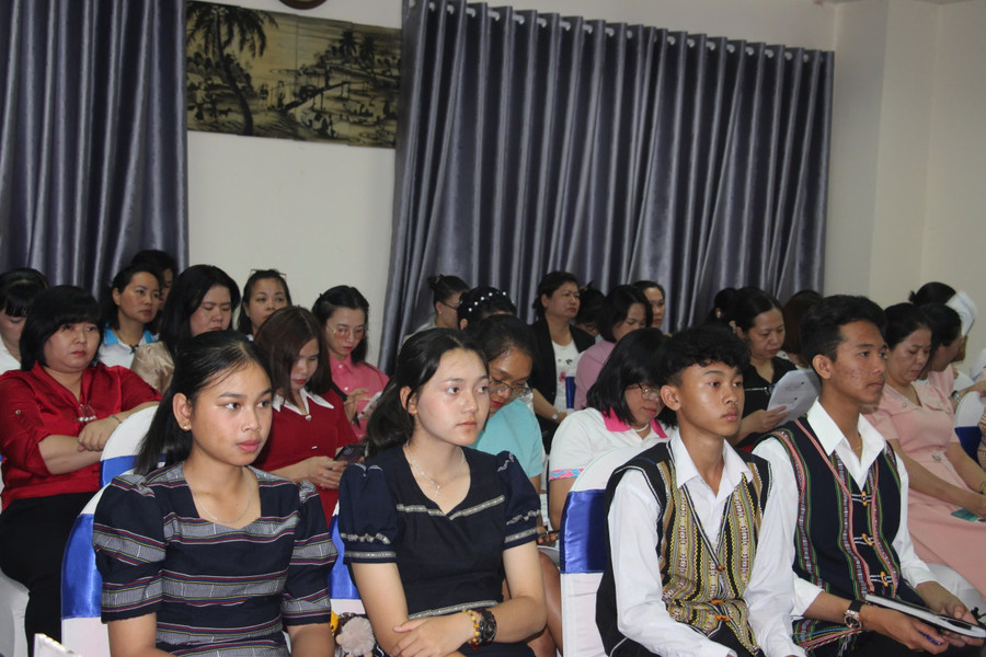 Các đại biểu tham dự hội thảo. Các đại biểu tham dự hội thảo.