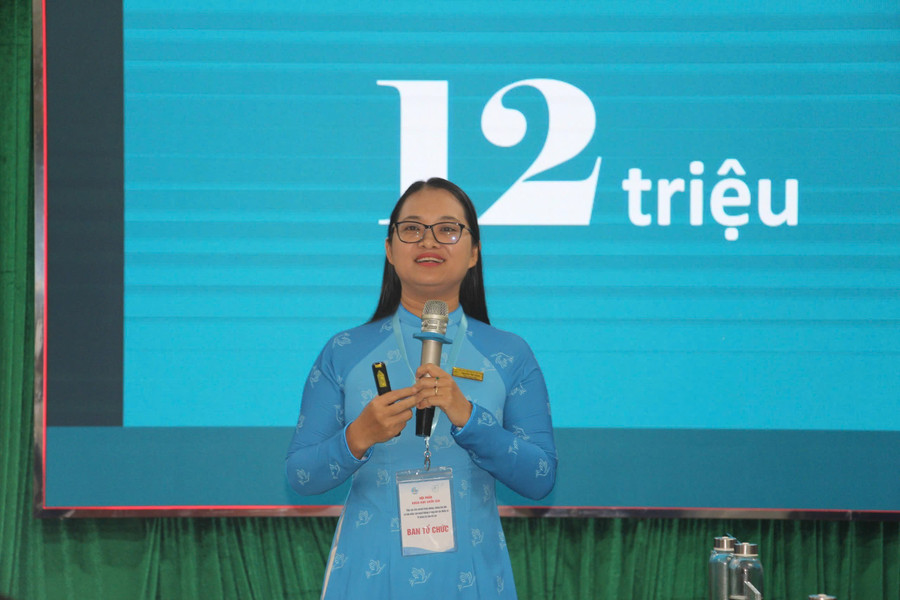 Bà Nguyễn Thị Oanh - Phó Giám đốc Phân hiệu Học viện Phụ nữ Việt Nam trình bày tại hội thảo. Bà Nguyễn Thị Oanh - Phó Giám đốc Phân hiệu Học viện Phụ nữ Việt Nam trình bày tại hội thảo.