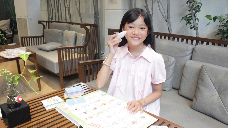 Lâm Khả Tinh đam mê học ngoại ngữ từ nhỏ. 59c489ab04b38fedd6a2.jpg
